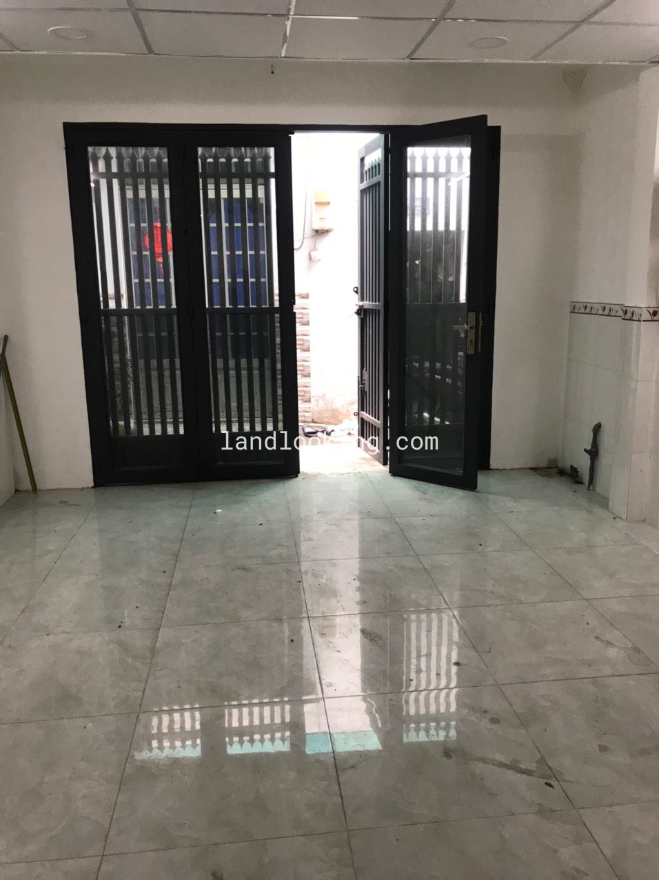 Bán nhà đường Tân Sơn Nhì quận Tân Phú TP.HCM. DT: 32m2. Giá 3,1 Tỷ